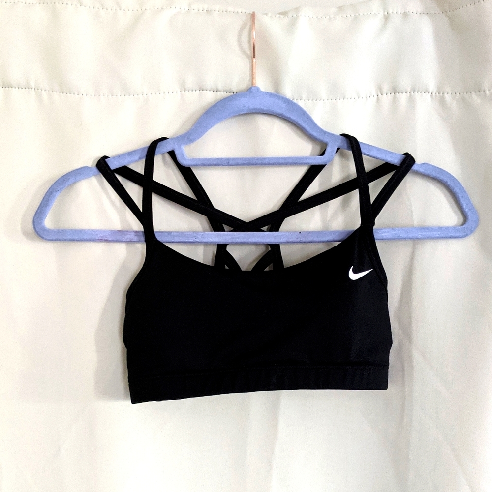 Xs Nike crossback sports bra in black